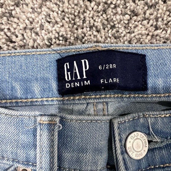 Gap Denim Women’s Light Wash Faded Flare Zip Fly Jeans Size 6 28 R - Picture 4 of 8
